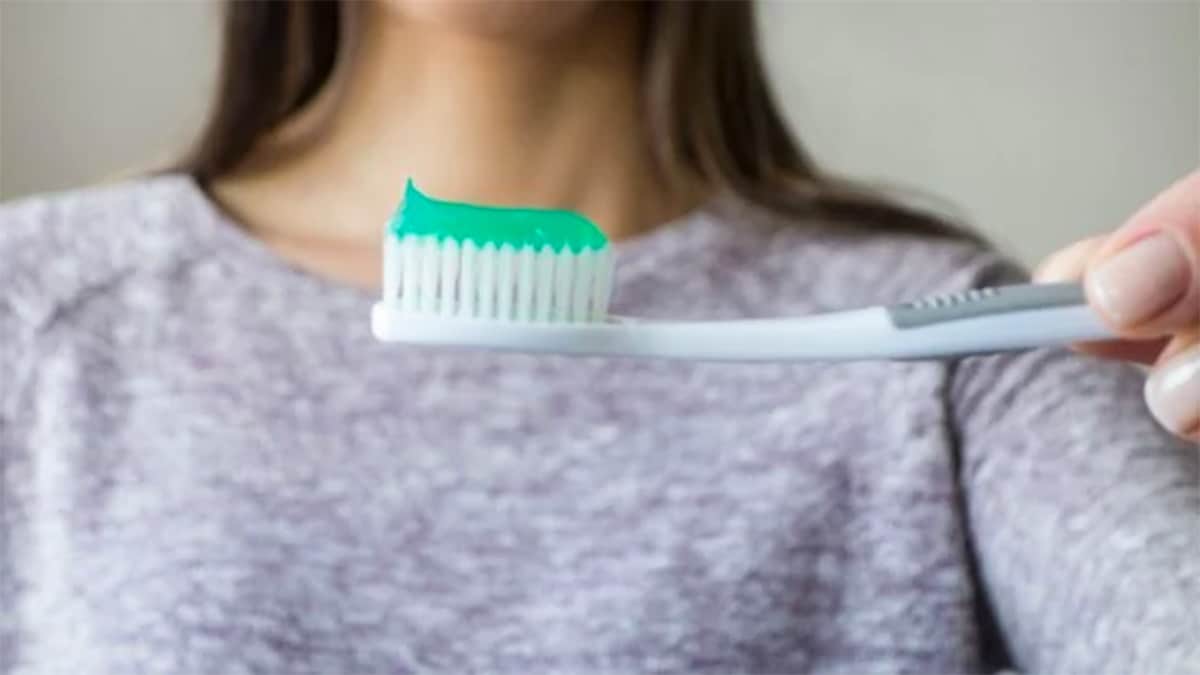 Une dentiste confirme l’erreur fatale que nous faisons tous en nous brossant les dents : "Cela perd en efficacité"