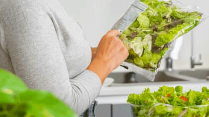 Une étude européenne alerte sur les dangers pour la santé des salades en supermarché