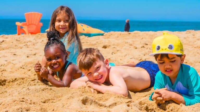 Ces maladies vivent dans le sable à la plage, les médecins lancent l'alerte sur ces dangers cachés