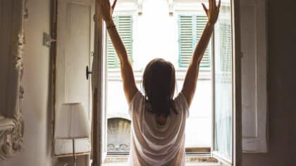 La psychologie le confirme : voici les habitudes qui nous éloignent du bonheur