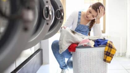 Sans savon : l’astuce miracle pour éliminer définitivement les taches de déodorant sur les t-shirts