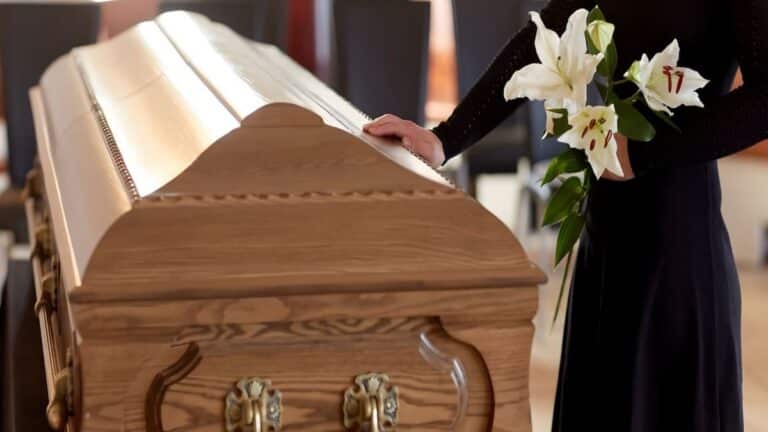 Une confusion à la morgue sème le chaos lors des funérailles