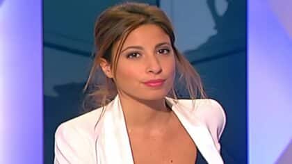 VIDÉO : Une présentatrice météo se croit hors antenne, sa gaffe en direct devient virale