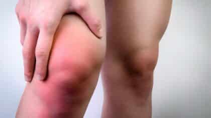 Rougeur et gonflement des jambes : quelles sont les implications ? Un médecin répond.