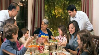 Le dîner qui a bouleversé des vies : quand la vérité frappe sans prévenir