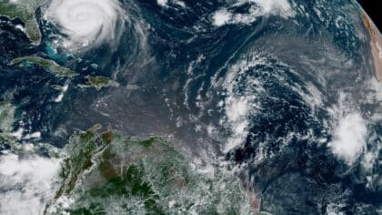 La tempête Erin se renforce et devient un ouragan majeur, une alerte est émise pour la côte est des États-Unis