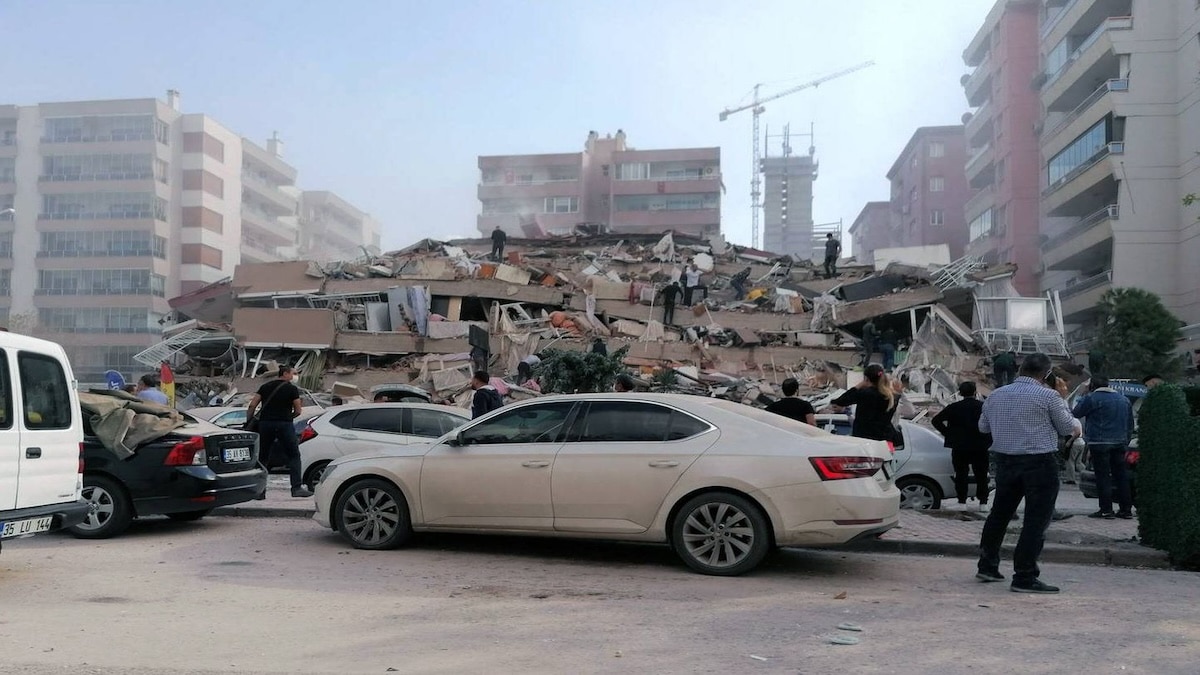 Un tremblement de terre de magnitude 7,7 secoue la ville et laisse tout le monde sous le choc, cet événement met la population en alerte