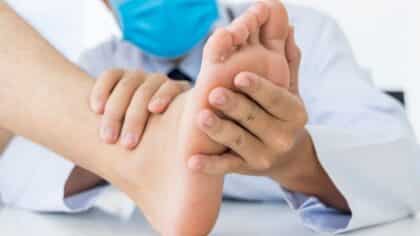 8 signes que vos pieds vous révèlent sur votre santé et que vous ne devez pas ignorer