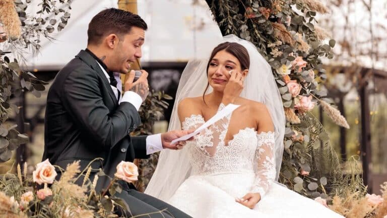 Ce mariage est devenu viral : un jeune homme de la campagne épouse une millionnaire, mais découvre bientôt un secret qui le laisse sans voix