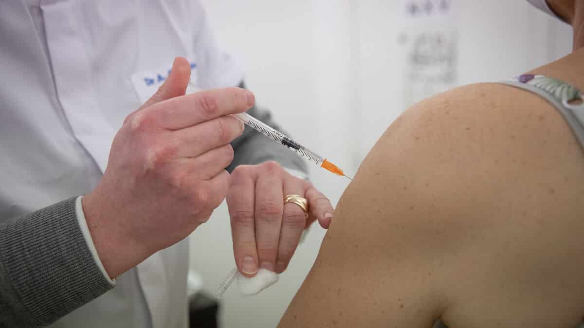 Voilà ce qui se passe après le vaccin contre la Covid-19 : des symptômes qui peuvent persister pendant des années