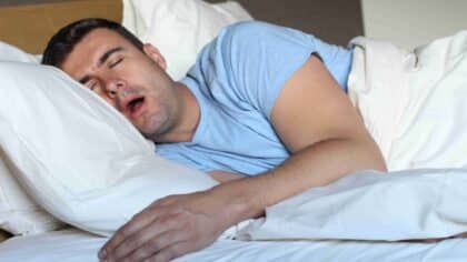 Bave-t-il en dormant ? Découvrez ce qui pourrait arriver à votre corps : un signe inattendu à ne pas ignorer