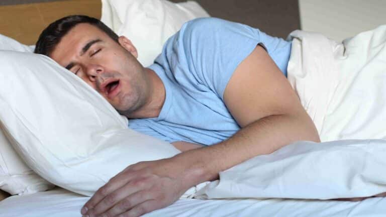 Bave-t-il en dormant ? Découvrez ce qui pourrait arriver à votre corps : un signe inattendu à ne pas ignorer