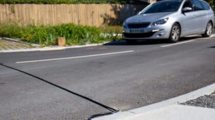 Avez-vous déjà croisé des câbles électriques noirs dans la rue ? Vous pourriez être en danger sans même le savoir
