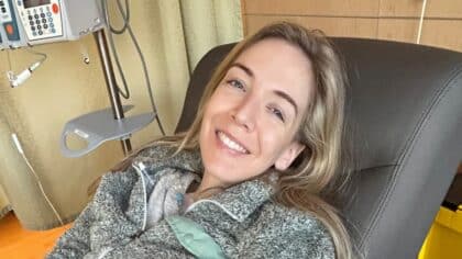 Une femme de 20 ans atteinte d’un cancer colorectal incurable met en garde contre des symptômes que personne ne devrait ignorer.