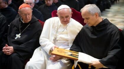 Tristesse au Vatican : La vérité sur les tensions entre Léon XIV et le pape François avant sa mort