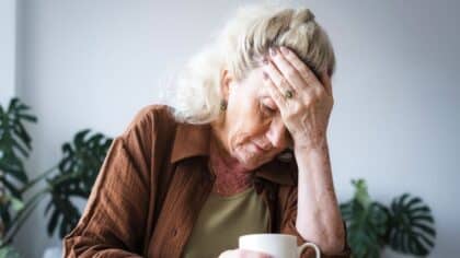 Maladie d'Alzheimer : Ces 3 signes silencieux qui apparaissent bien avant la perte de mémoire