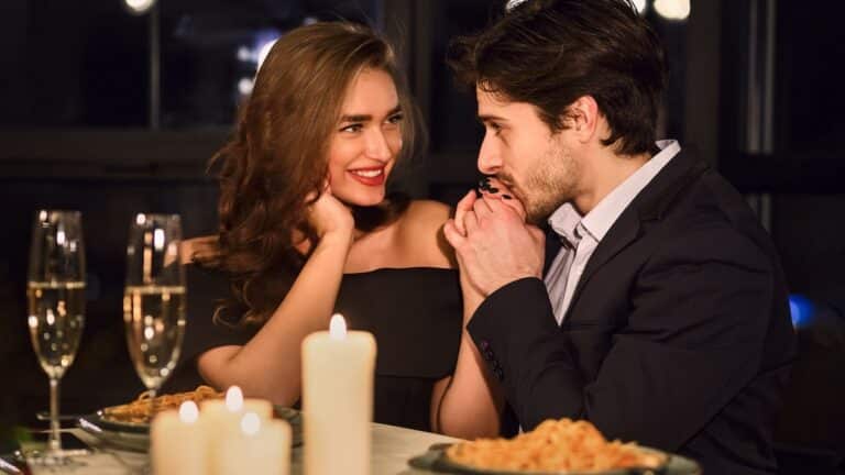 Mon copain m'a toujours fait payer l'addition au restaurant avec ses enfants, jusqu'à ce que je lui donne une leçon qu'il n'oubliera pas