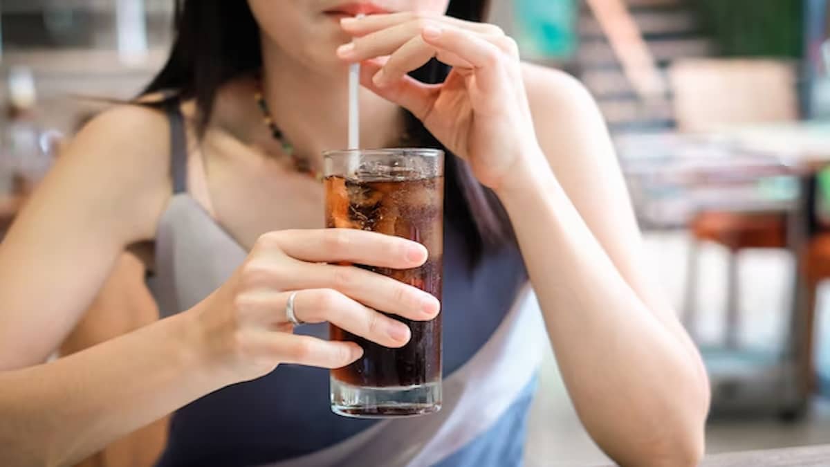 Des milliers de personnes consomment cette boisson sans savoir qu'elle détruit leurs os. Ne faites pas la même erreur !