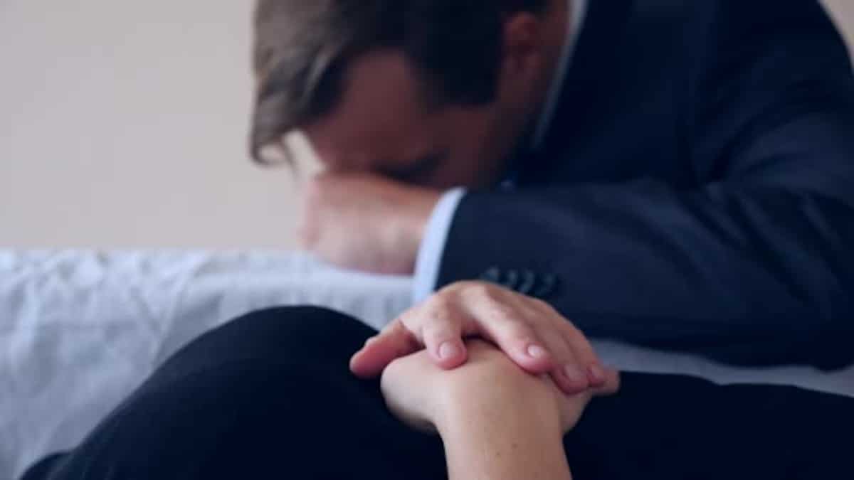 Seulement 27 heures après être devenue mère, elle est décédée le lendemain. La douleur de son mari était déchirante et a bouleversé tout le monde