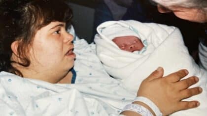 Un couple atteint du syndrome de Down décide d'avoir un enfant et surprend le monde avec son histoire