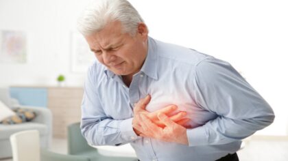 Deux symptômes courants qui pourraient être le signe d'une crise cardiaque, selon les cardiologues, restez vigilant