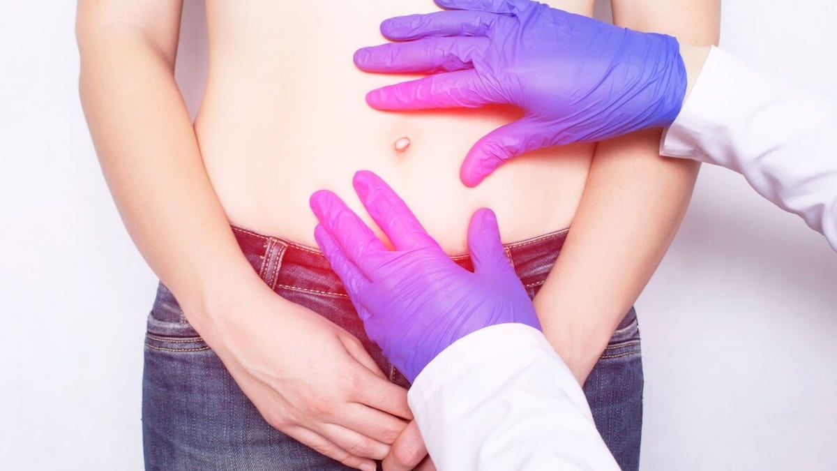 Hernie ombilicale : causes, symptômes, complications et traitement
