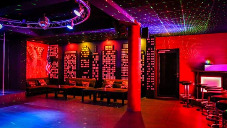 « J’ai passé une nuit dans un club libertin et rien ne s'est passé comme prévu. Ce que j'ai découvert m'a bouleversée »