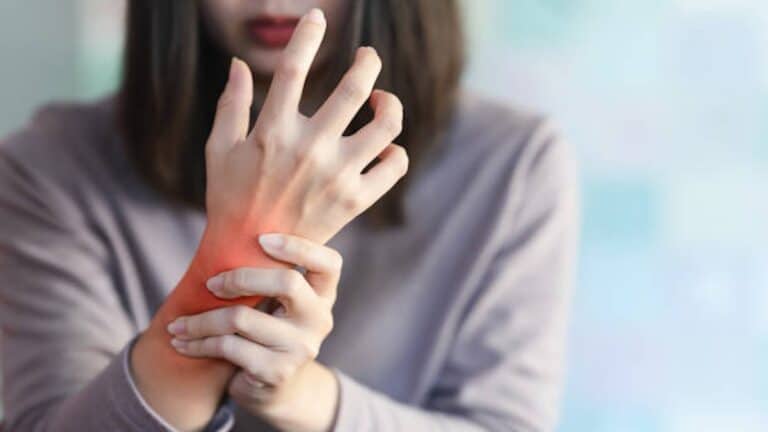 Douleurs fréquentes et inexpliquées ? Ces signes pourraient indiquer une maladie inflammatoire chronique