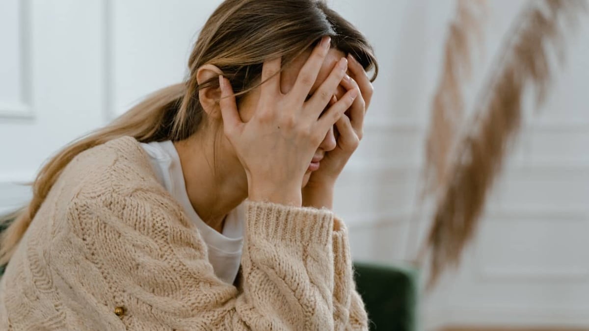Si vous êtes une femme, voici les signes silencieux qui indiquent que votre anxiété prend le dessus sur votre vie