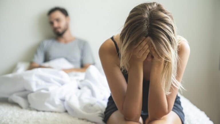 Notre nuit de noces s'est terminée par une scène qui m'a laissée figée, je n'arrivais pas à y croire