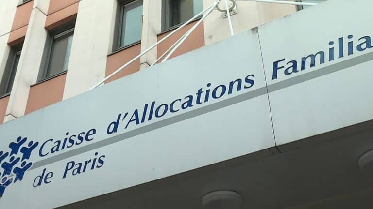 Une jeune femme se vante de percevoir des allocations sans travailler, et les gens réagissent avec colère sur les réseaux sociaux