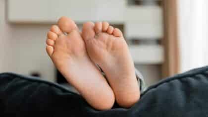 Soyez attentif à ces 12 signes sur vos pieds qui pourraient indiquer une atteinte hépatique. Restez vigilant