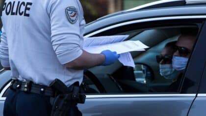 Un simple contrôle de police s'est terminé dans l'horreur à l'intérieur d'un corbillard : personne ne s'attendait à ce qu'il y avait à l'intérieur