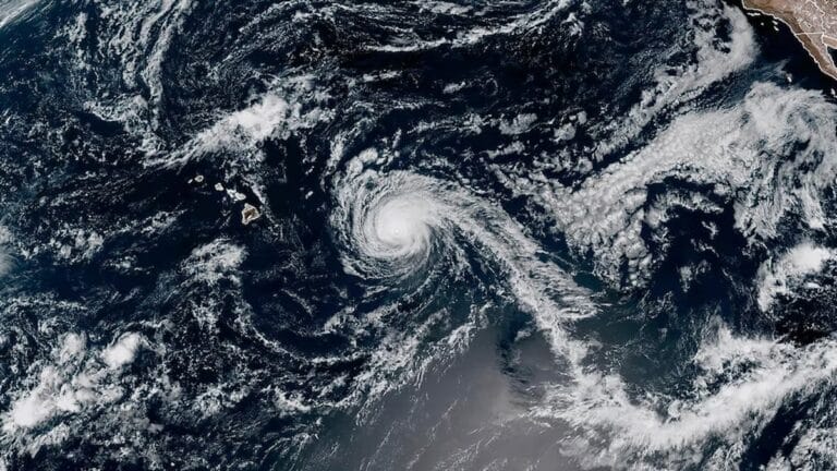 L'ouragan Kiko change de cap : quelles régions doivent se préparer ?