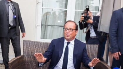 « Comment a-t-il pu faire ça ? » François Hollande s'emporte et critique ouvertement Macron en public