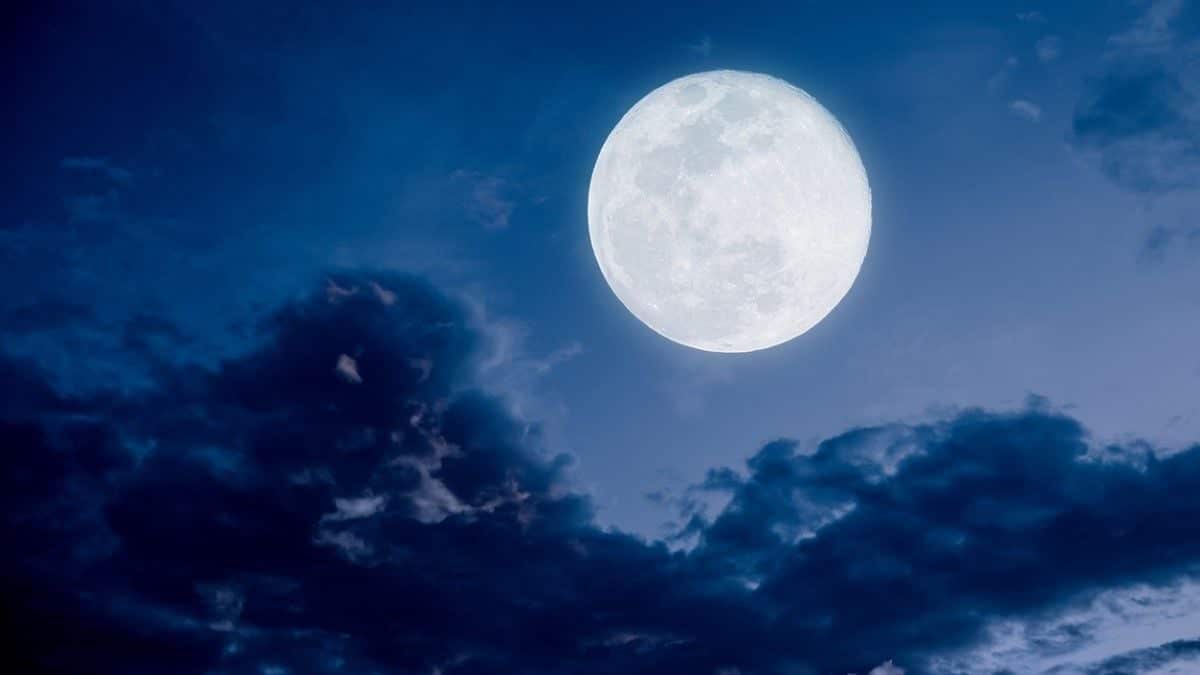 Super Lune en Bélier : Ces deux signes vont vivre un séisme émotionnel en amour !