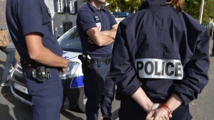 La police arrête une femme en fuite depuis 20 ans. Elle a utilisé une autre identité pendant deux décennies