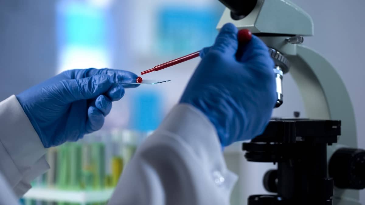 Ils ont découvert qu'un test sanguin permet de détecter 14 types de cancer. Cette méthode pourrait sauver des millions de vies !
