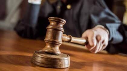 Une femme a occupé le domicile d'un magistrat et fait désormais face à de graves accusations dans moins de deux semaines