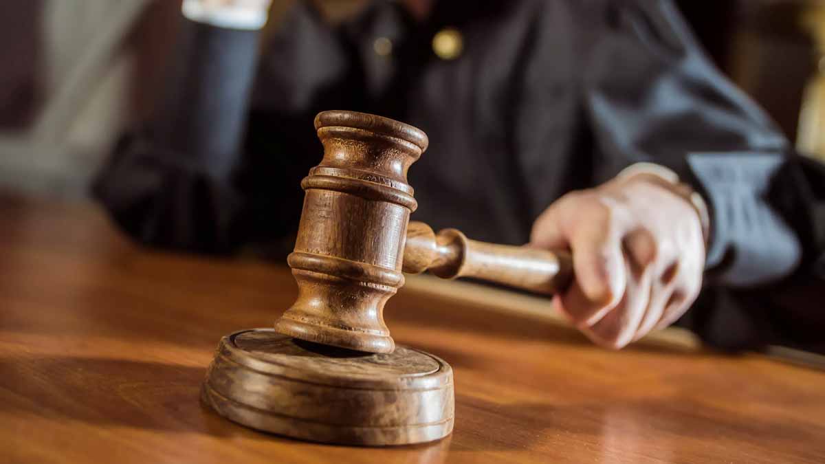 Une femme a occupé le domicile d'un magistrat et fait désormais face à de graves accusations dans moins de deux semaines